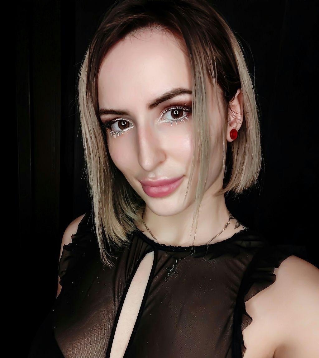 Карина привлекальеная девушка из Ванино цена от 3500 руб