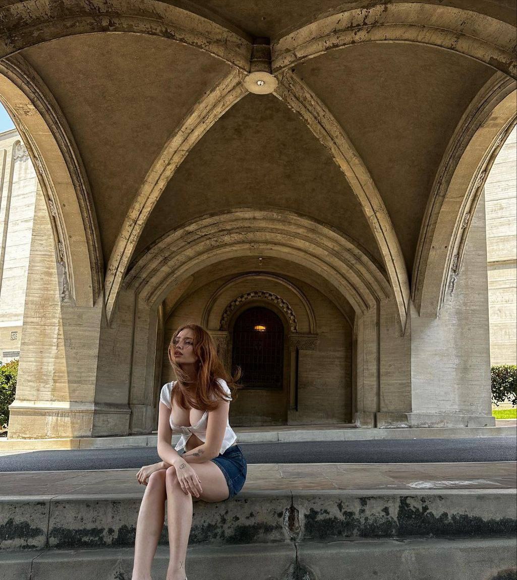 Александра привлекальеная девушка из Ванино цена от 3000 руб