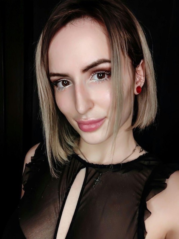 Карина привлекательная девушка из Ванино цена от 3500 руб